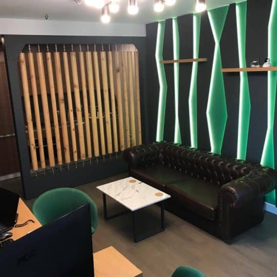 Séparateur en bois pour bureau