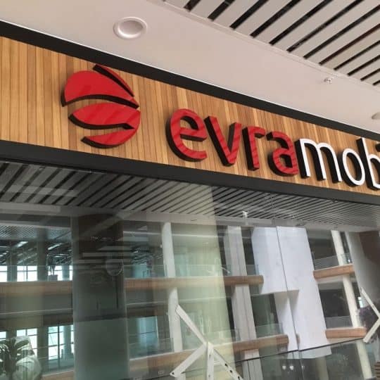 Signe de lettre de boîte en plexiglas